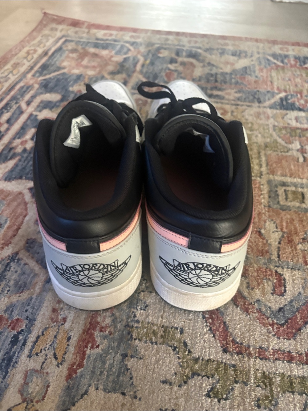 Jordan 1 Low - Picture 6 of 6